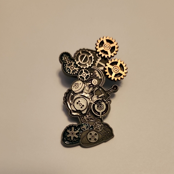 Disney Accessories - DISNEYWORLD MICKEY MOUSE Steampunk Gear Pin